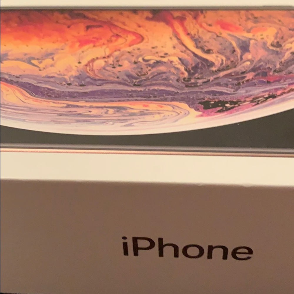 iPhone XS Max box